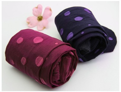 多色彩連褲絲襪廠家直供 高彈大圓點(diǎn)天鵝絨連褲絲襪批發(fā)零售指南